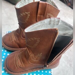 WeeSqueak Western Boots with Squeak Heel. Size 12. Zip up. Brown.